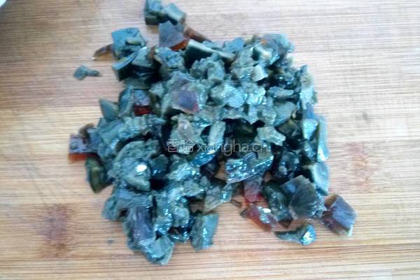 皮蛋拌豆腐的做法图解3