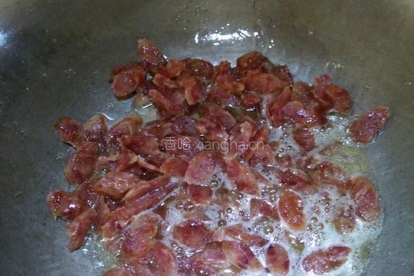 胡萝卜香菇腊肠炒饭的做法图解3