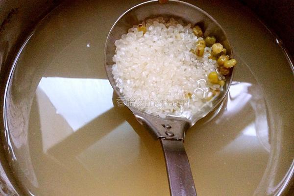 大米绿豆粥的做法图解5