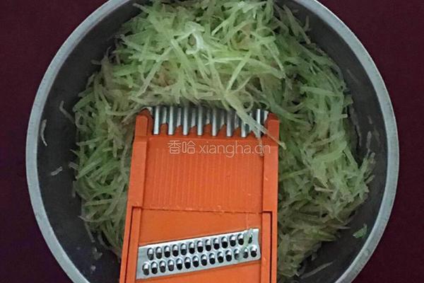 《西瓜皮猪肉饺子》的做法图解6