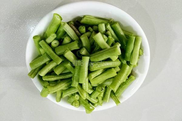 酱炒豆角的做法图解1