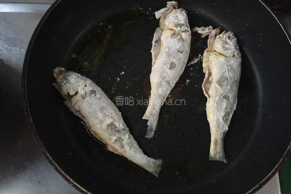 煎蒸黄花鱼的做法图解4