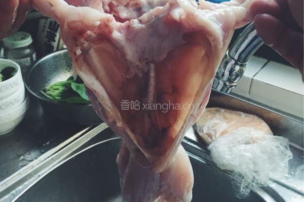 馋嘴牛蛙的做法图解1