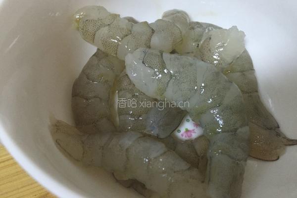 丝瓜炒虾仁的做法图解2