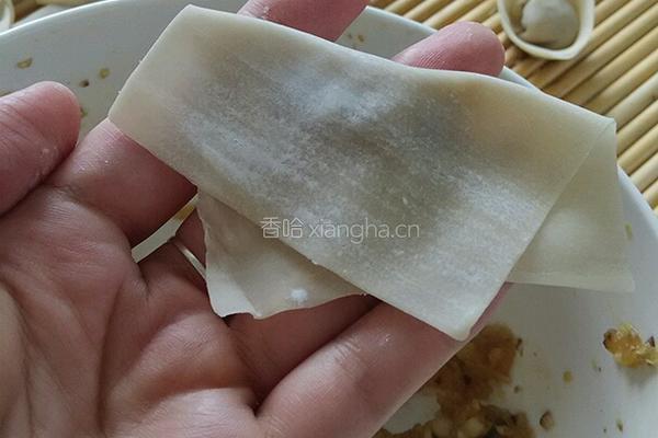 花朵馄饨的包法的做法图解2