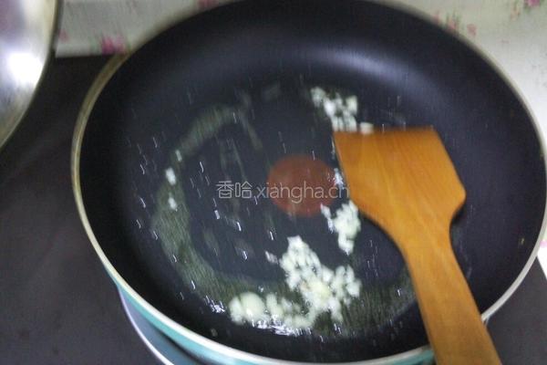 红萝卜炒肉的做法图解1