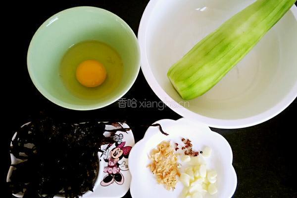 丝瓜鸡蛋紫菜汤的做法图解1