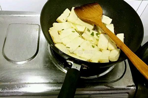 油煎豆腐的做法图解1