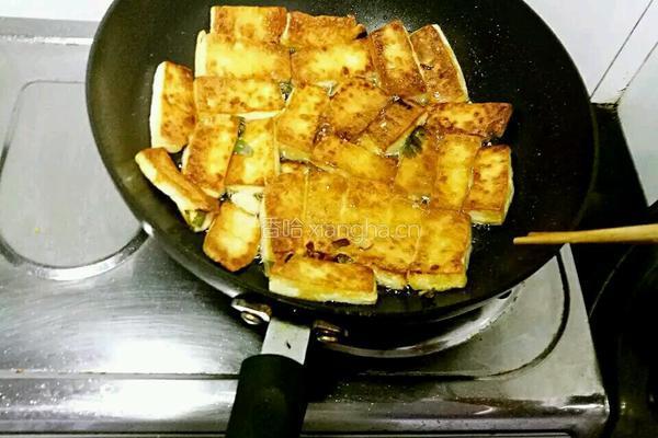 油煎豆腐的做法图解2
