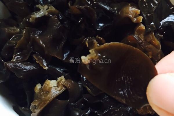 鲜虾木耳炒滑蛋的做法图解1