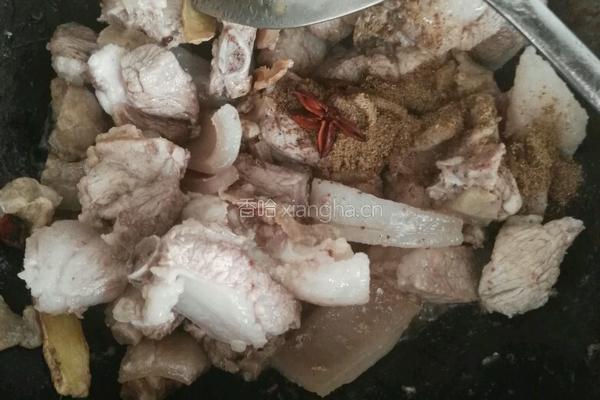 排骨烧土豆腐的做法图解1