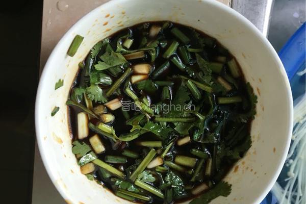 手撕鸡腿肉的做法图解5