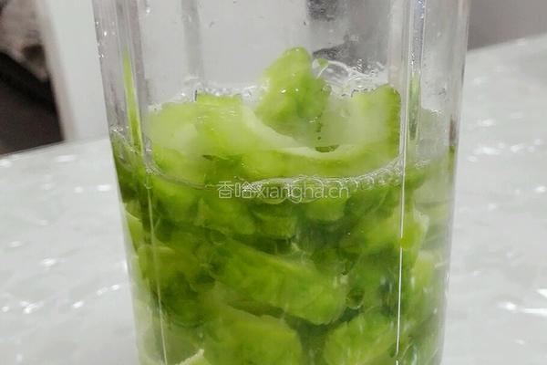 蜂蜜苦瓜汁的做法图解3