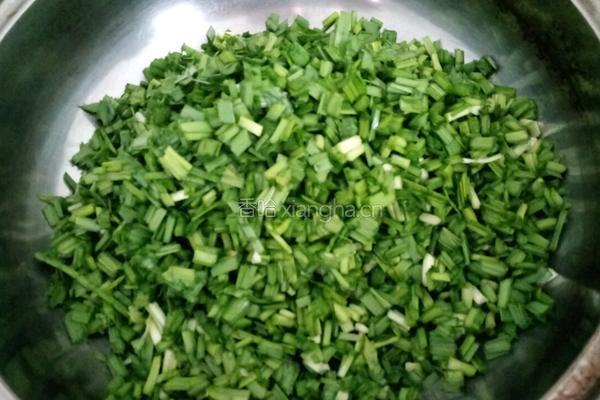 香菇虾米韭菜肉饺子的做法图解4