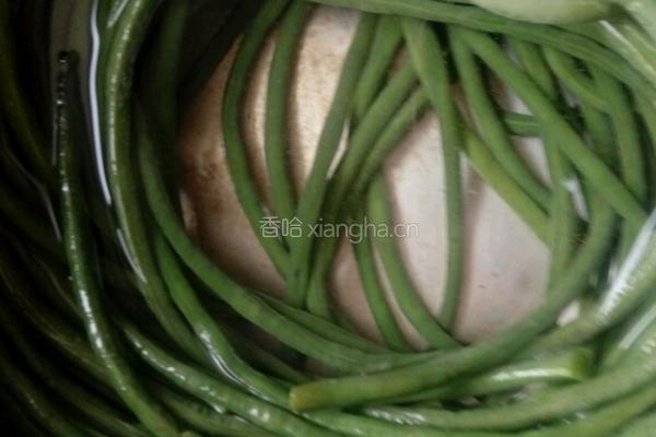 豇豆肉包的做法图解1