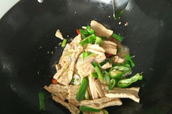 双椒腐竹的做法图解5