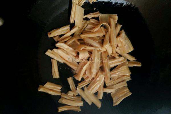 腐竹木耳炒芹菜的做法图解5