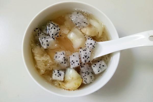 快速煮鲜百合莲子银耳糖水的做法图解5