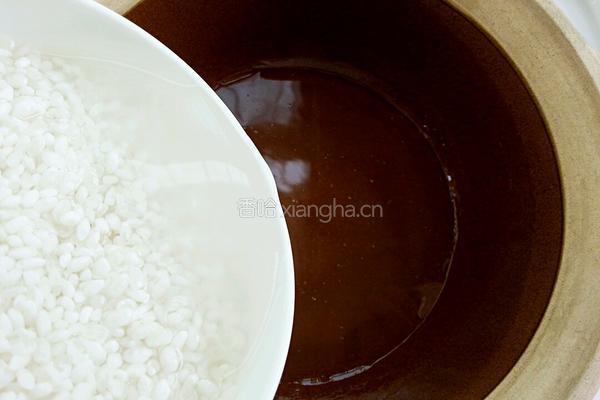 腊肠煲仔饭的做法图解4