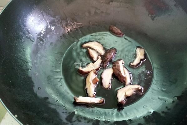 玉子豆腐炖香菇虾米的做法图解4