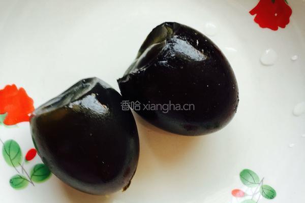 凉拌皮蛋豆腐的做法图解2