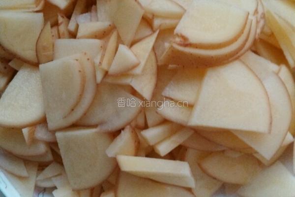 土豆片炒肉的做法图解1
