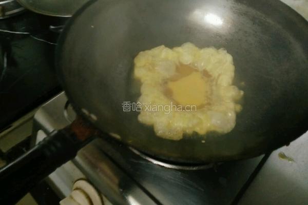 香菇鸡蛋炒白菜的做法图解4