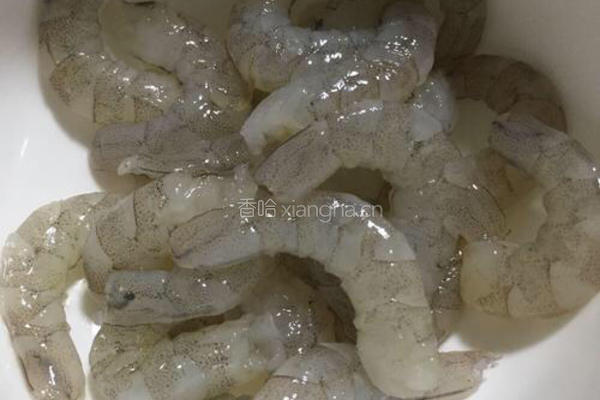 鲜虾猪肉丝瓜面的做法图解3