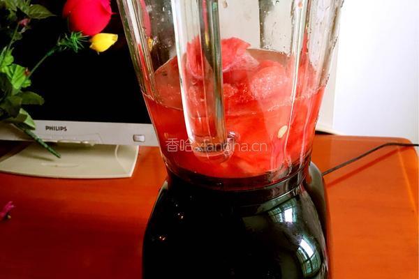 榨西瓜汁的做法图解7
