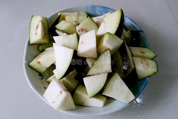 辣酱茄子的做法图解1
