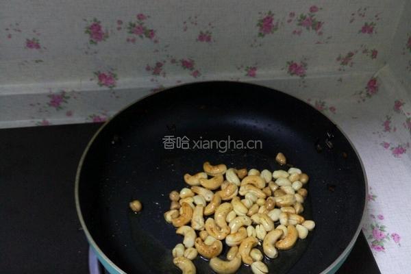 腰果花生炒虾的做法图解2