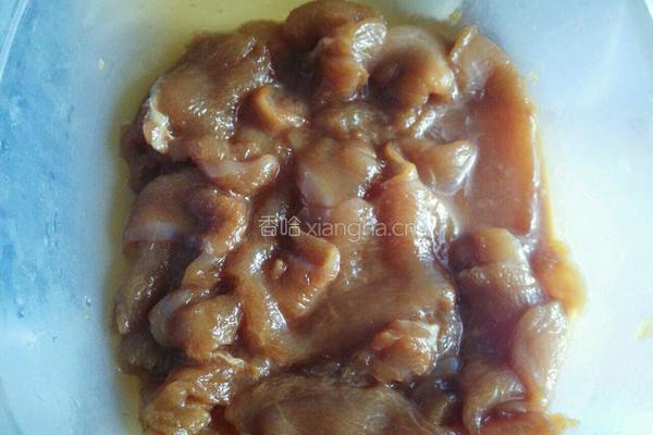 鸡腿菇炒鸡肉的做法图解2