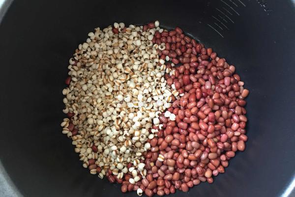 薏米红豆粥的做法图解4