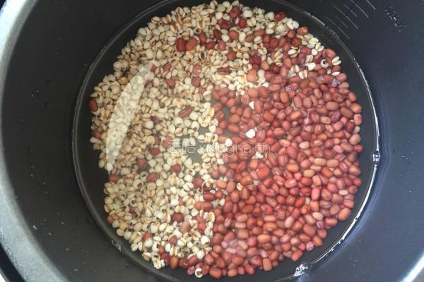 薏米红豆粥的做法图解5