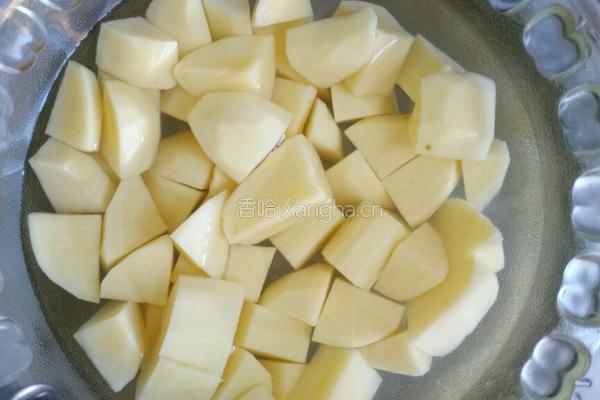 土豆炖牛肉的做法图解2