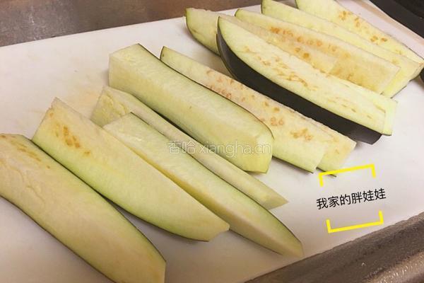 蒜泥蚝油茄子的做法图解1