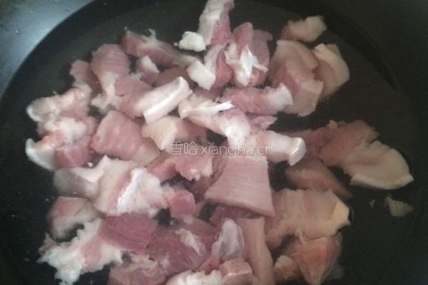 红烧肉炖干豆角木耳葫芦条的做法图解3