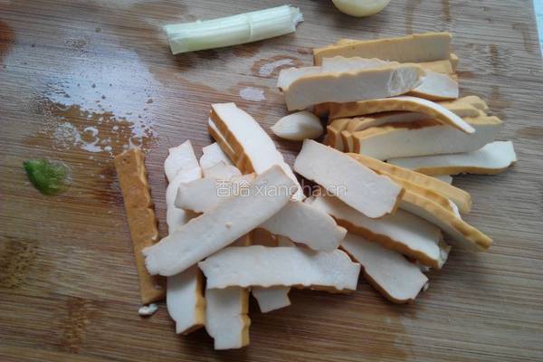 青椒炒豆干的做法图解3