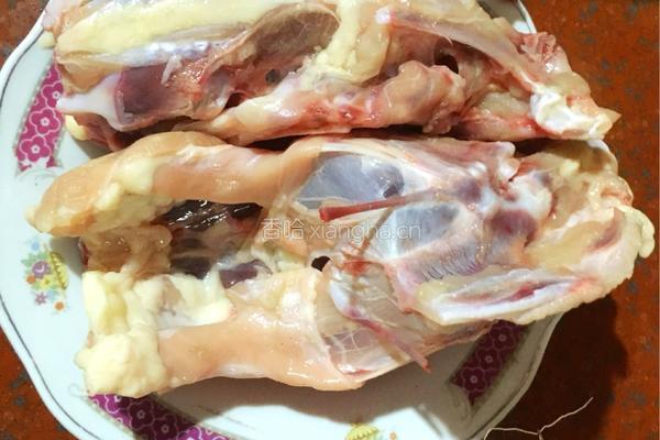 艾草煲鸡汤的做法图解1