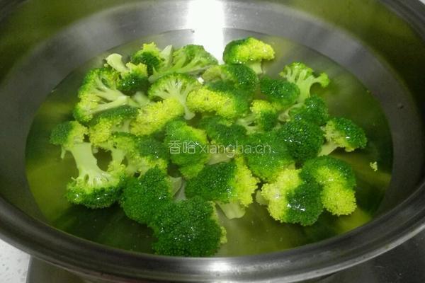 凉拌西兰花的做法图解2