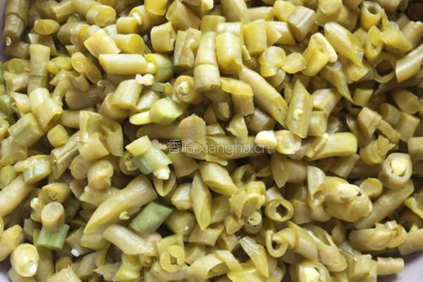 酸豆角炒肉末的做法图解1