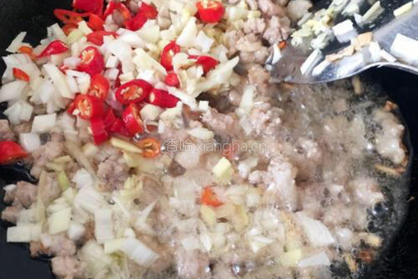 酸豆角炒肉末的做法图解5