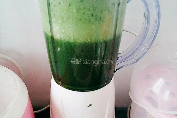 猪肉芹菜香菇木耳水饺的做法图解1