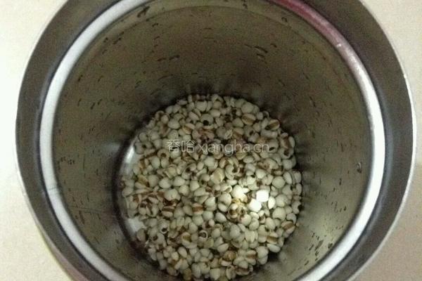 红豆薏米汤的做法图解1