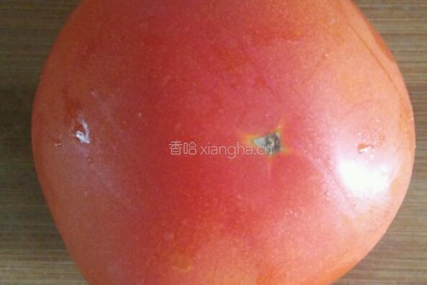 白糖拌西红柿的做法图解1