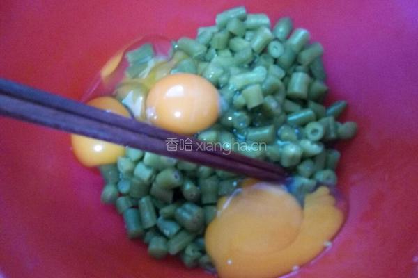 黄金豆角丁炒鸡蛋的做法图解4