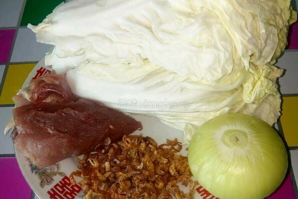 猪肉虾仁白菜馅饺子的做法图解1