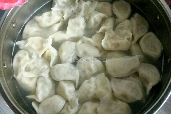 猪肉虾仁白菜馅饺子的做法图解9