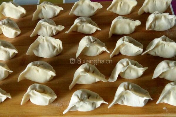 猪肉虾仁白菜馅饺子的做法图解8