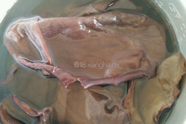 木耳炒肉的做法图解1